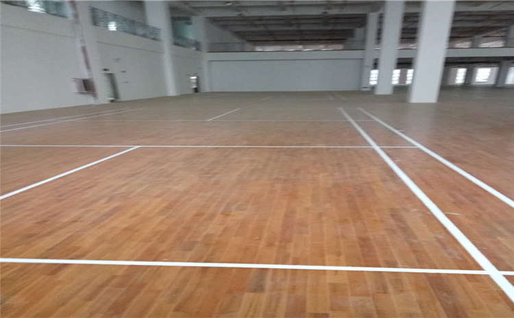 五角楓籃球場實(shí)木地板哪個(gè)品牌好？