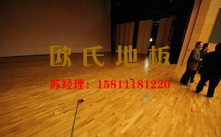 舞臺(tái)專(zhuān)用木地板出現(xiàn)劃痕怎么辦
