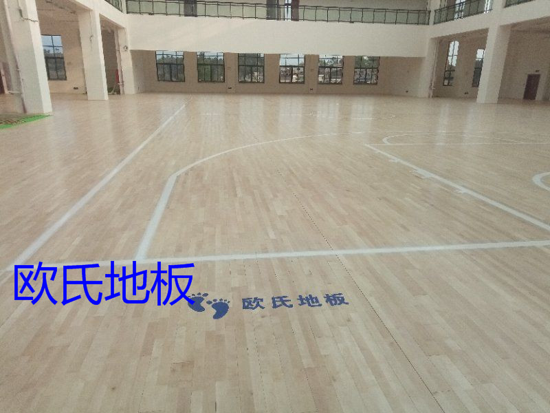 湖南楓木體育運(yùn)動木地板生產(chǎn)廠家體育木地板廠家報價室內(nèi)體育木地板專業(yè)安裝